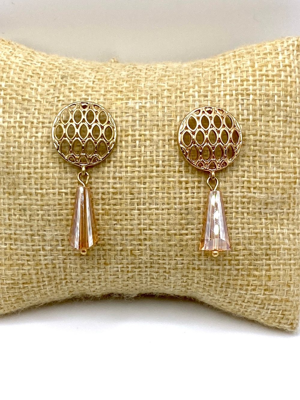 Delicate Gold-Tone Openwork Disc Earrings with Peach Drops